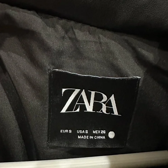 Zara Women's Black Puffer Vest - Picture 4 of 5